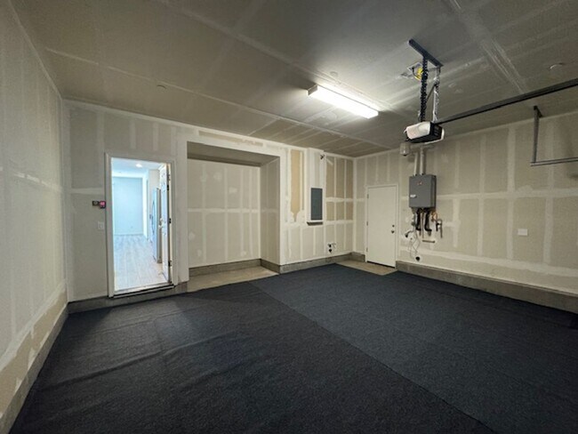 Building Photo - Beautiful, Single Story 3 Bedroom Home in ...