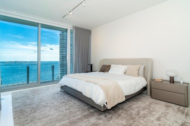 Building Photo - 300 Biscayne Blvd Way