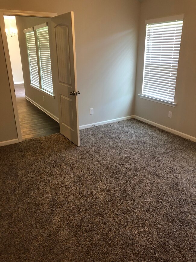 Building Photo - 16837 Highland Heights Dr