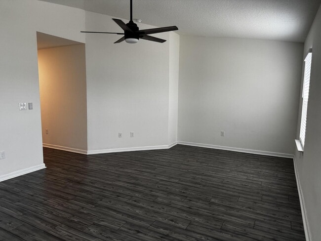 Building Photo - 146 Old Canoe Ln