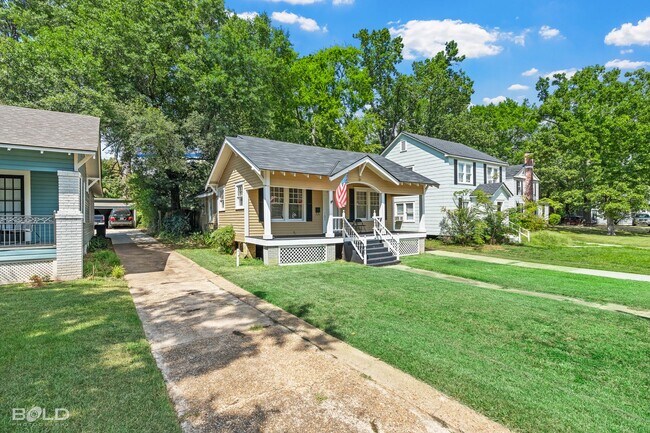 Building Photo - 130 Dalzell St