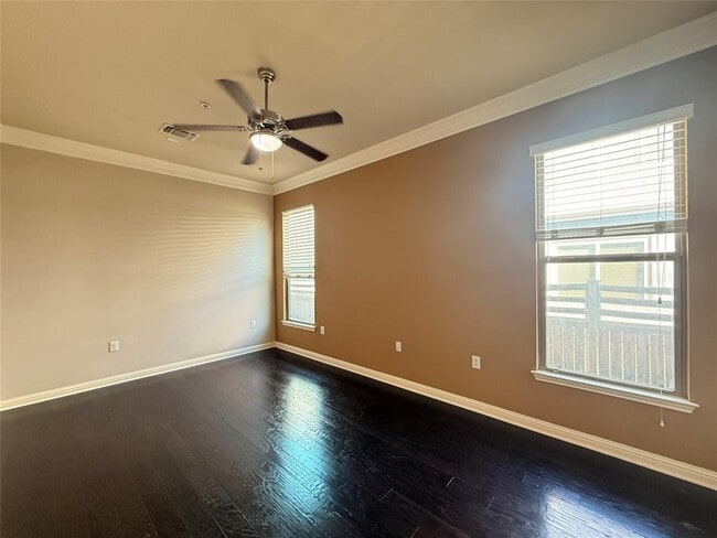 Building Photo - 2021 Simond Ave