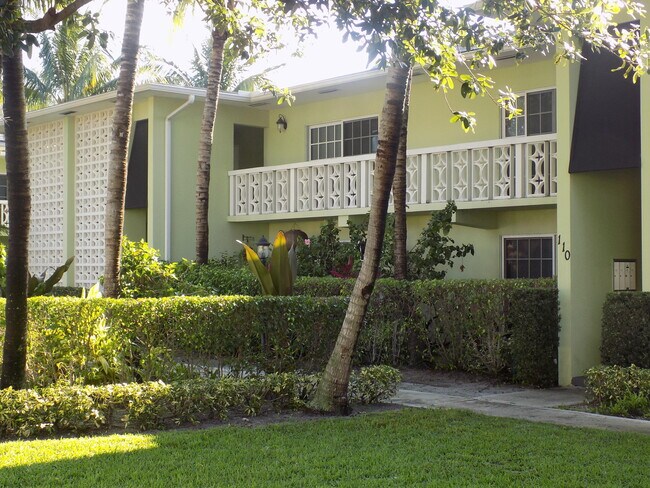 Building Photo - 110 N Lakeside Dr