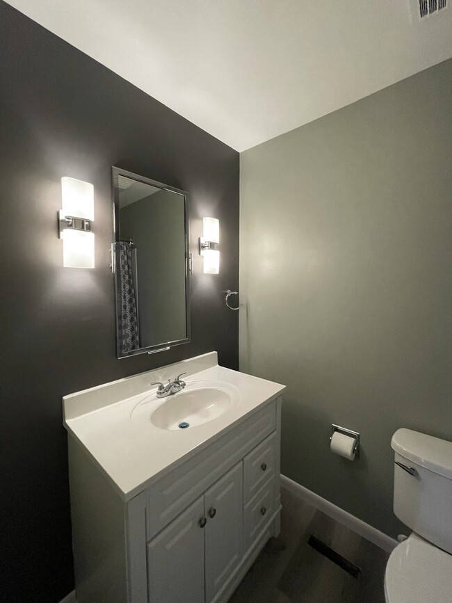 Modern Bathroom - 115 Beechnut St