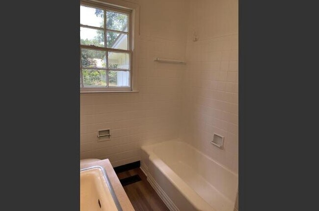 Building Photo - 403 Sheffield Dr