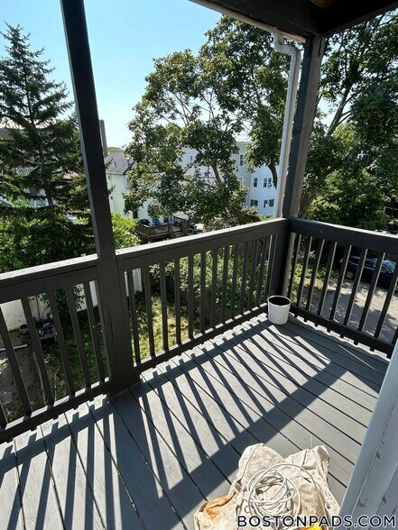 Building Photo - 196 Sherman St