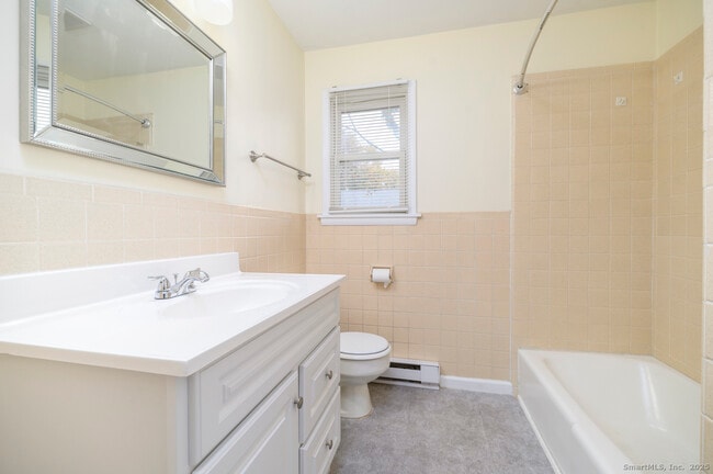 Building Photo - 922 Shippan Ave