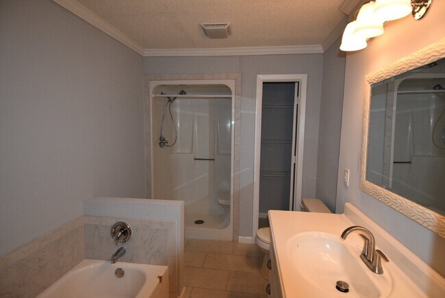 Building Photo - House for Rent