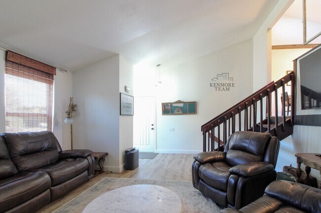 Building Photo - FURNISHED: 5 Bedroom, 2 Bath Home in Kennewick