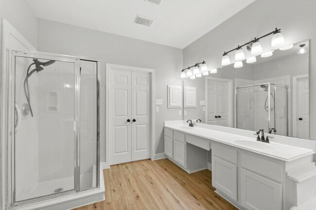 Building Photo - Charming 4-Bed in Clear Lake ISD – Move-In...