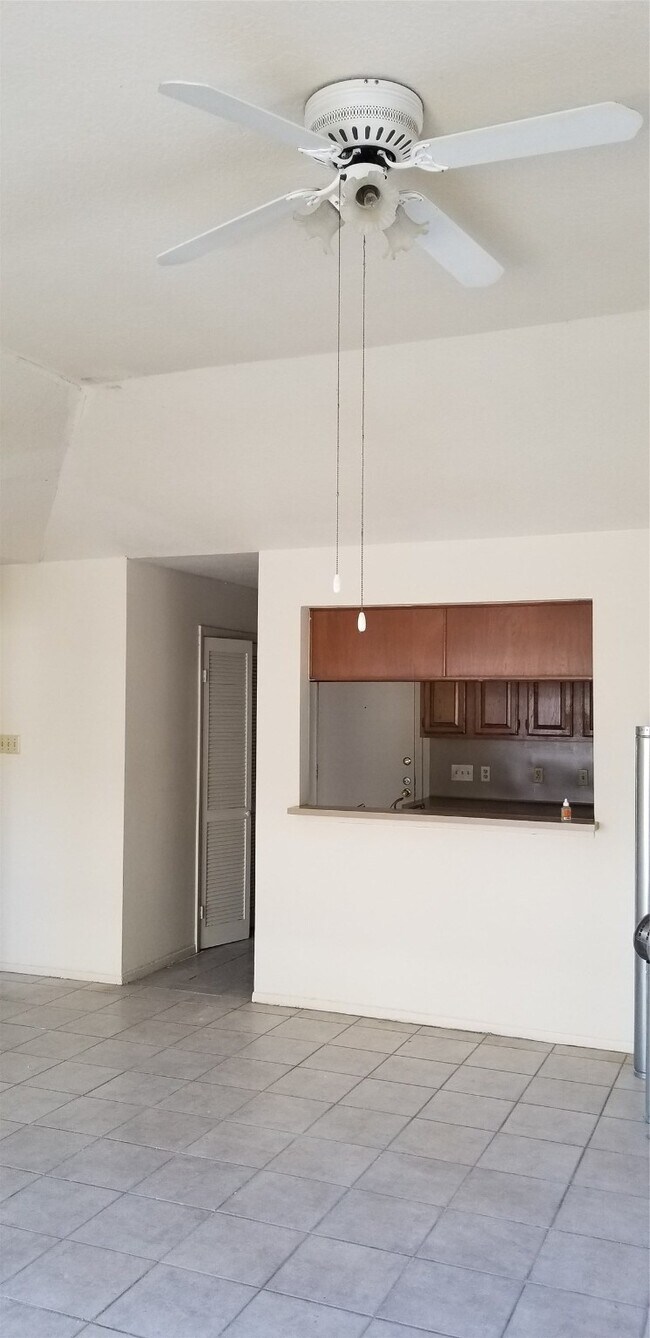 Building Photo - 10822 Lynbrook Dr