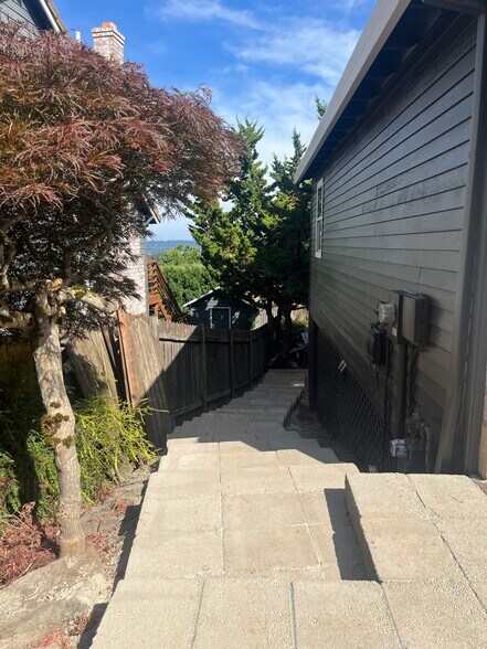 Building Photo - 9830 SW 163rd Ave