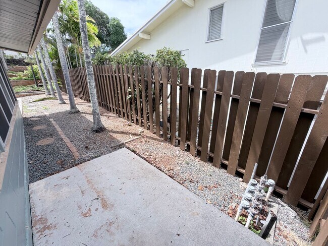 Building Photo - 1427 Puanakau St