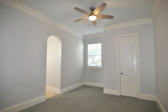 Building Photo - 5318 Longview St