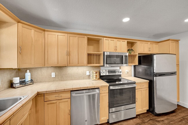 Building Photo - 2850 NE 14th Street Causeway