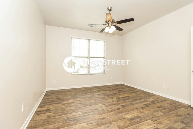 Building Photo - 4 Bedroom Pet-Friendly Home in LEBANON, TN with Main Street Renewal
