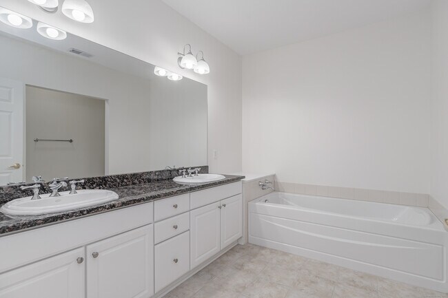 Building Photo - 82 Suzie Dr