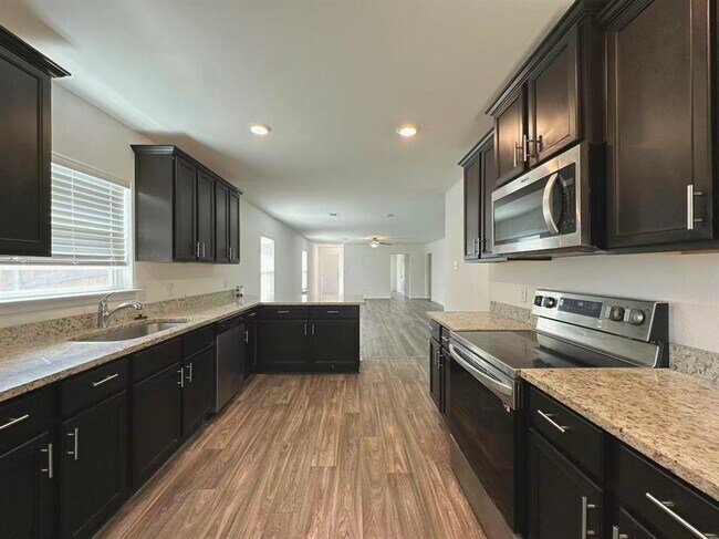 Building Photo - 17916 Speculator Ln