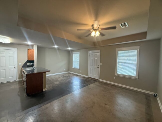 Building Photo - 113 Butterfield Crossing