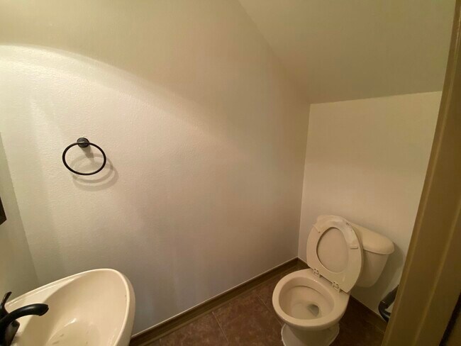 Building Photo - 9813 Sandhill Dr