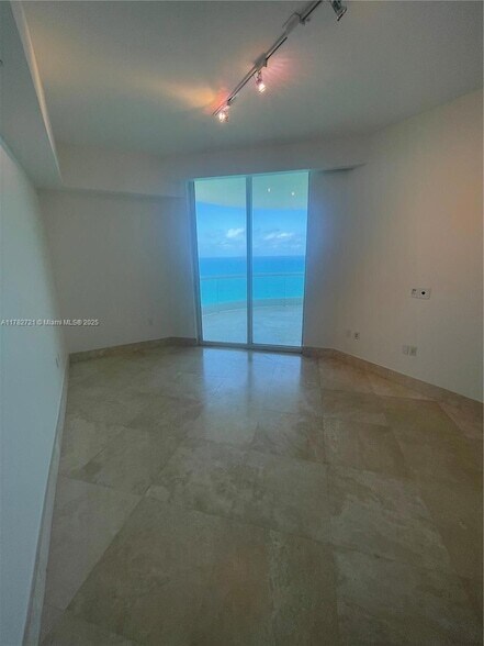 Building Photo - 16047 Collins Ave