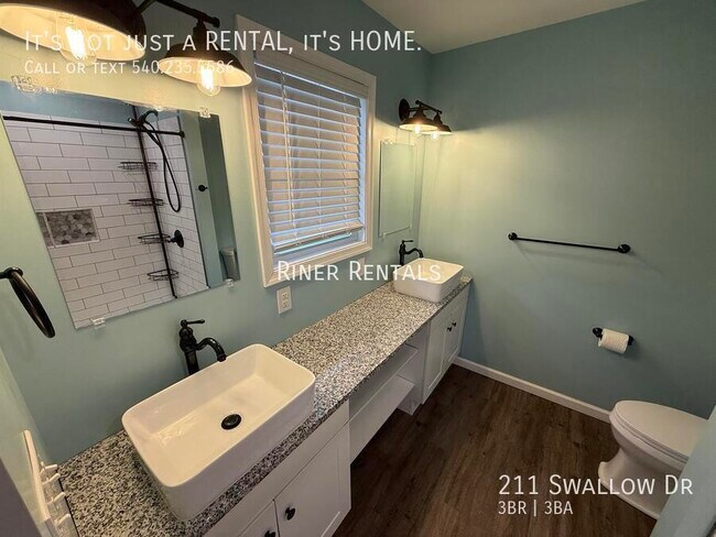 Building Photo - 211 Swallow Dr