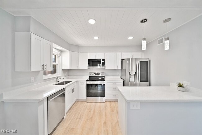 Building Photo - 16881 Davis Rd