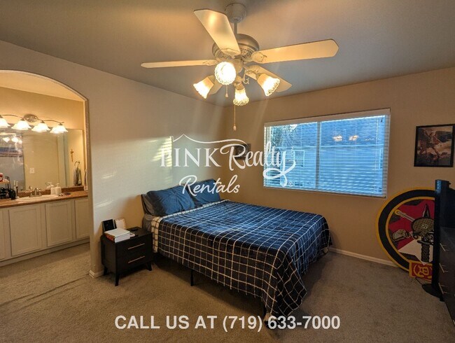 Building Photo - 870 Red Thistle View