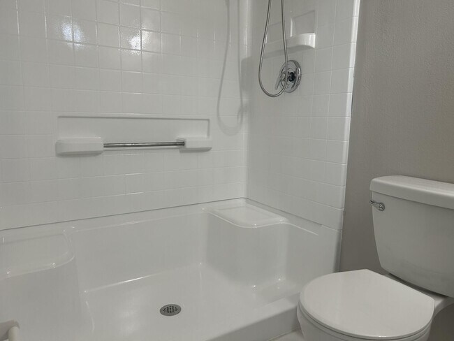 Building Photo - 10693 N Military Trl