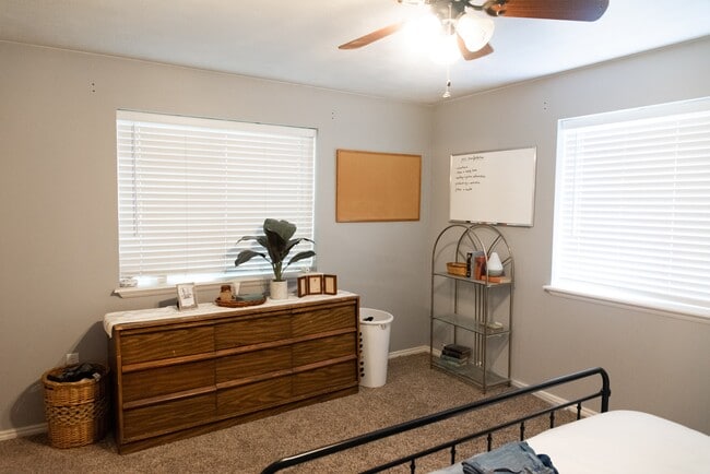 Building Photo - Orem Condo
