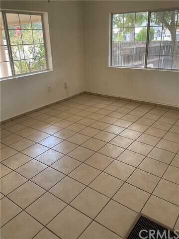 Building Photo - 4091 Linwood Pl