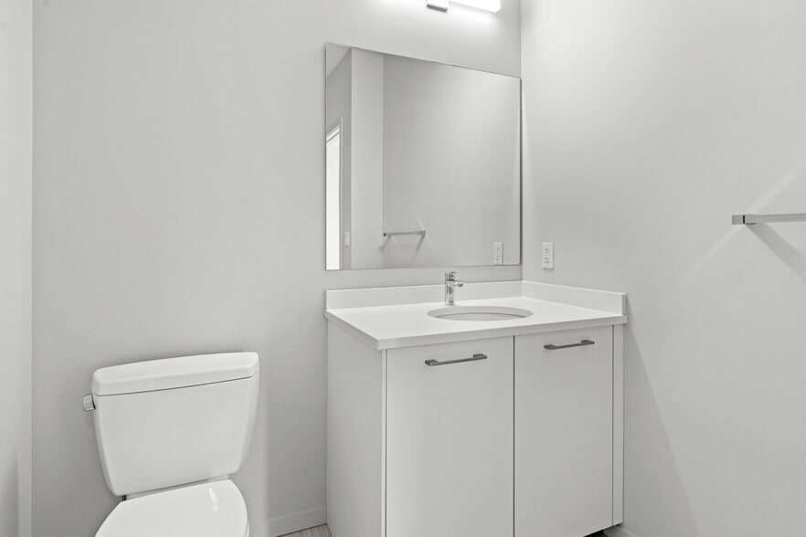 Building Photo - 48 E Huron St