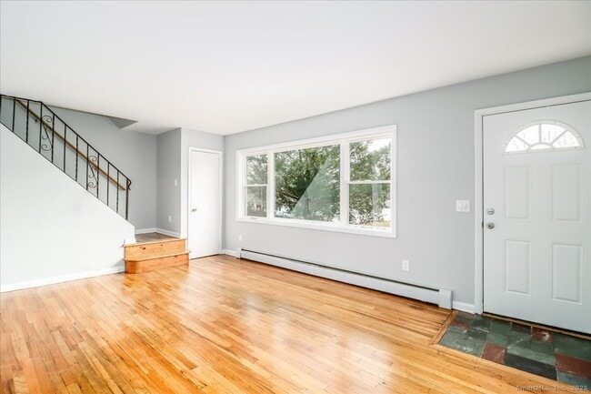 Building Photo - 32 Pleasant St