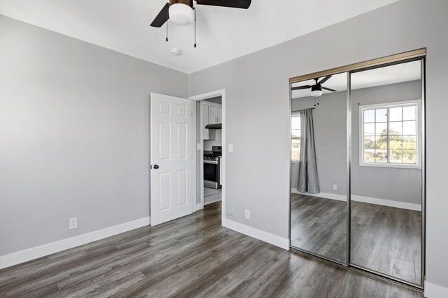 Building Photo - Beautiful 1BR 1BA Unit with Attached 1-Car Garage Located Near USC