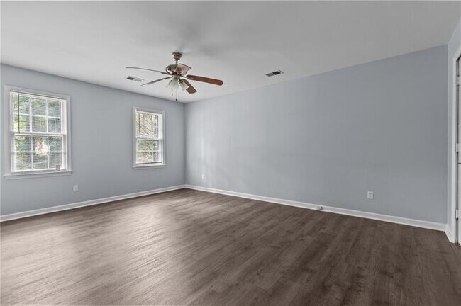 Building Photo - 4019 Shady Dr NW