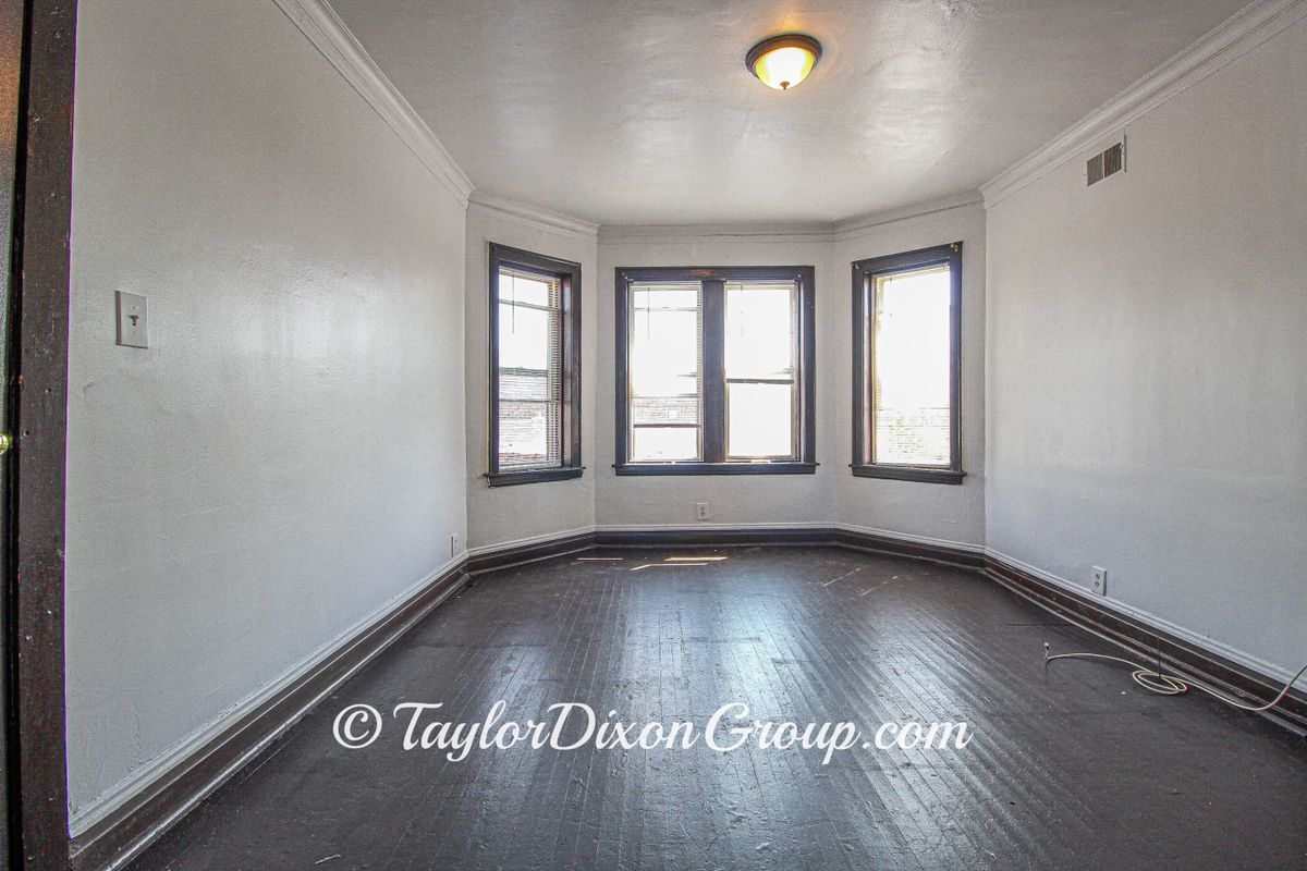 Building Photo - 3863 W Maypole Ave