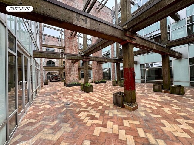 Building Photo - 275 Conover St
