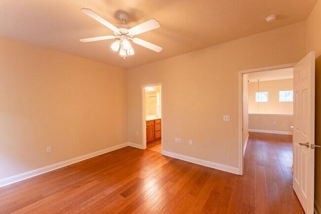 Building Photo - Gorgeous 2 Bedrooms /2.5 Bathrooms + Flex Space Home Near South Austin!!!