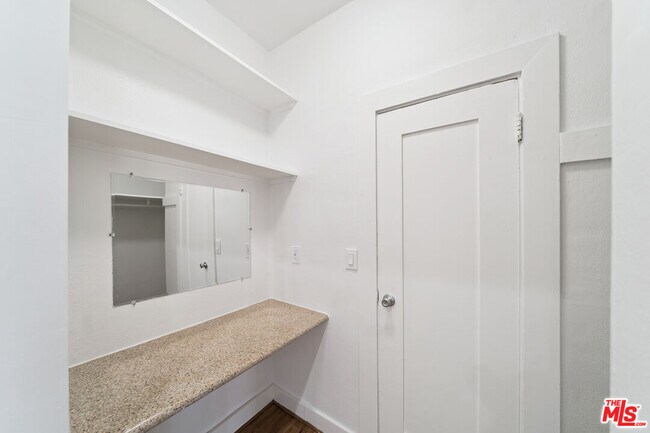 Building Photo - 1267 Vin Scully Ave