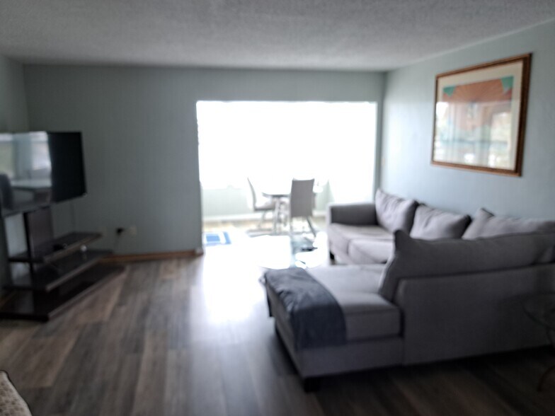 Living room - 35 44th Ave