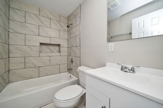 Building Photo - Freshly Updated & Full of Style – Don't Miss This Adamsville Gem!