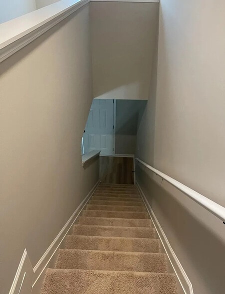 Building Photo - Room in House on Stovall Pl