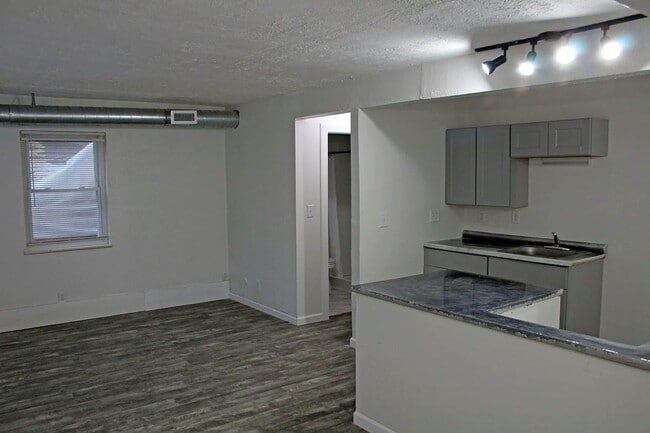 Building Photo - 527 Herbert St
