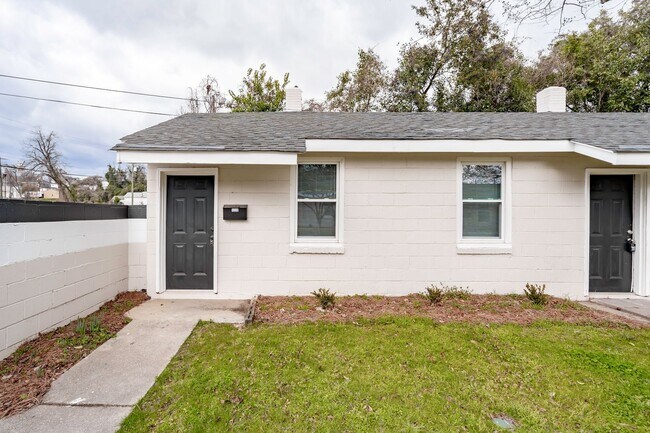 Building Photo - Charming Apartment Downtown Columbia - Housing Vouchers Accepted!