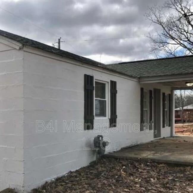 Building Photo - 70 W Smith Rd