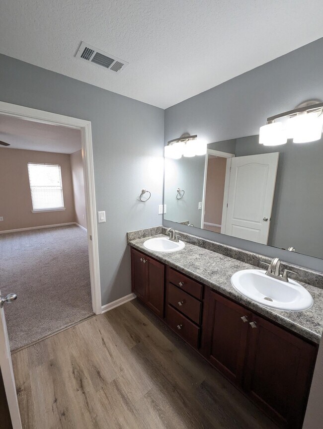 Building Photo - 1950 Catline Cir