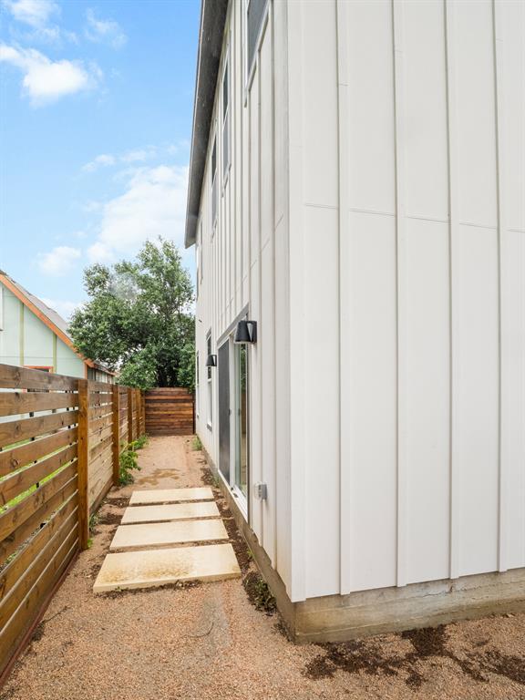 Building Photo - 1165 Nickols Ave