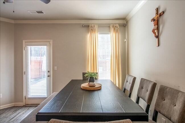 Building Photo - 2514 Piering Dr