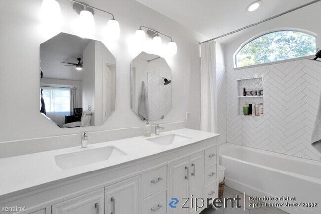 Building Photo - 3 br, 2.5 bath House - 9404 Fox Den Court,...