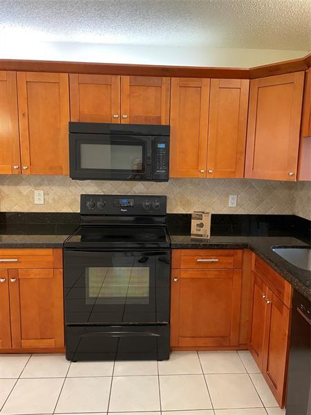 Building Photo - 3733 Carambola Cir N